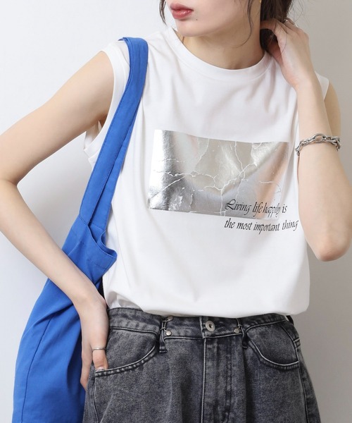 A.N.L（エーエヌエル　レーベル）の「A.N.L 箔プリントタンクトップ ノースリーブトップス（Tシャツ/カットソー・レディース・オフホワイト/モカ/ブラック・38）」の2枚目の写真