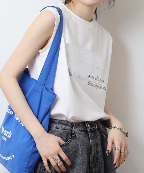 A.N.L（エーエヌエル　レーベル）の「A.N.L 箔プリントタンクトップ ノースリーブトップス（Tシャツ/カットソー・レディース・オフホワイト/モカ/ブラック・38）」の6枚目の写真