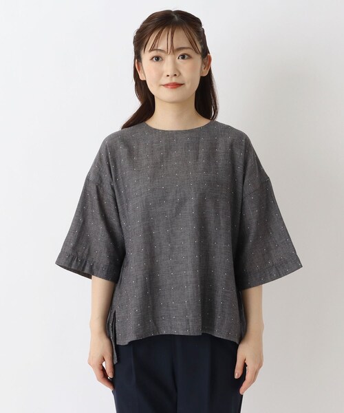 one'sterrace(ワンズテラス)の「コットンWガーゼ ドット柄5分袖ブラウス(シャツ/ブラウス・レディース・アイボリー系8/ブラック系8/ネイビー系5・02)」の4枚目の写真