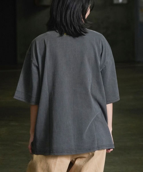 THRASHER(スラッシャー)の「GAME LOGO S/S PIGMENT T-SHIRTS / スラッシャーゲームロゴピグメント半袖T-シャツ(Tシャツ/カットソー・メンズ・ブラック×イエロー/ブラック×ホワイト/ブラック×ブラック・MEDIUM/LARGE/X-LARGE)」の9枚目の写真