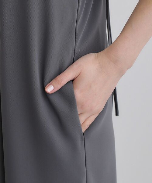 grove（グローブ）の「一枚でこなれる、大人のイージーサロペット（サロペット/オーバーオール・レディース・ブラック/ブラウン系/チャコールグレー・03/02/01/04/05）」の5枚目の写真