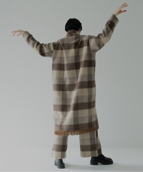 RYU(リュー)の「block plaid fringe coat(チェスターコート・メンズ・ホワイト×ブラック/ベージュ系・2/4/1)」の4枚目の写真