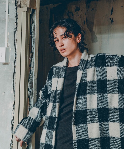 RYU(リュー)の「block plaid fringe coat(チェスターコート・メンズ・ホワイト×ブラック/ベージュ系・2/4/1)」の9枚目の写真