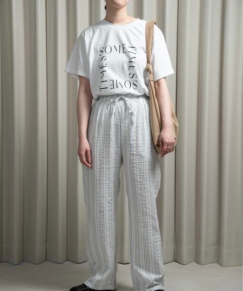 lawgy（ラウジー）の「square logo t shirt / スクエアロゴtシャツ（Tシャツ/カットソー・レディース・チャコール/ホワイト/オートミール・FREE）」の14枚目の写真