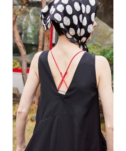OMMO(オーエムエムオー)の「IRREGULAR PATTERN V NECK OP(ワンピース・レディース・ブラック/ホワイト/レッド・SMALL/MEDIUM)」の5枚目の写真