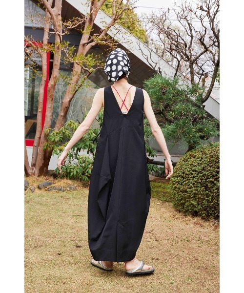 OMMO(オーエムエムオー)の「IRREGULAR PATTERN V NECK OP(ワンピース・レディース・ブラック/ホワイト/レッド・SMALL/MEDIUM)」の14枚目の写真
