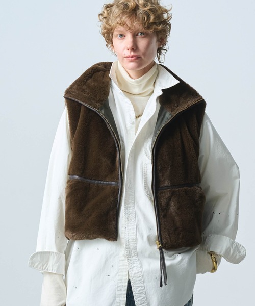 kha:ki(カーキ)の「「KHA:KI / カーキ」STAND COLLAR FUR VEST(ベスト・レディース・ブラウン/ベージュ・1/2)」の2枚目の写真