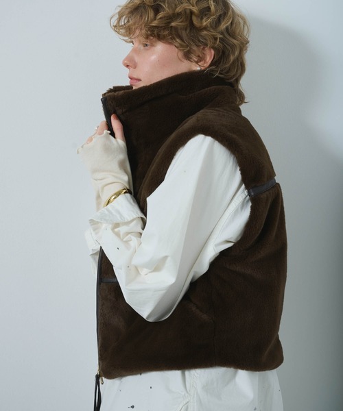 kha:ki(カーキ)の「「KHA:KI / カーキ」STAND COLLAR FUR VEST(ベスト・レディース・ブラウン/ベージュ・1/2)」の10枚目の写真
