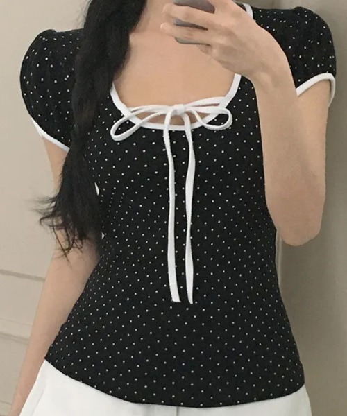 NANAHACHI(ナナハチ)の「水玉柄パフスリーブ半袖Tシャツ(Tシャツ/カットソー・レディース・レッド/ブラウン/ブラック/クリーム・FREE)」の1枚目の写真