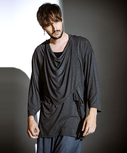 NO ID.（ノーアイディ）の「【NO ID.】Frill Stole Deep V-Neck T-Shirt / フリル ストール ディープ Vネック Tシャツ（Tシャツ/カットソー・メンズ・ブラック/ホワイト/ダークグレー・ONE SIZE）」の18枚目の写真