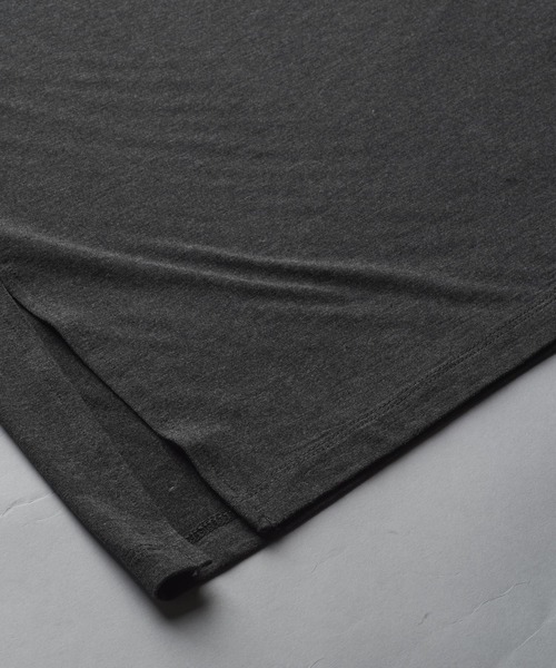 NO ID.（ノーアイディ）の「【NO ID.】Frill Stole Deep V-Neck T-Shirt / フリル ストール ディープ Vネック Tシャツ（Tシャツ/カットソー・メンズ・ブラック/ホワイト/ダークグレー・ONE SIZE）」の20枚目の写真