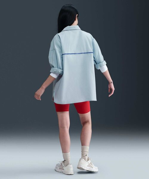 NIKE（ナイキ）の「ナイキ スポーツウェア チル ポプリン ウィメンズ ルーズ ロングスリーブ ボタンアップ トップ / Nike Sportswear Chill Poplin Women's Loose Long-Sleeve Button-Up Top IH3990-440 Light Armory Blue（シャツ/ブラウス・レディース・ライトブルー・L/XL/XS/S/M）」の5枚目の写真