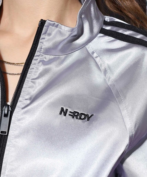 NERDY(ノルディ)の「グロッシークロップドトラックトップ(ジャージ・レディース・レッド/シルバー/ブラック・M/SS/S)」の8枚目の写真