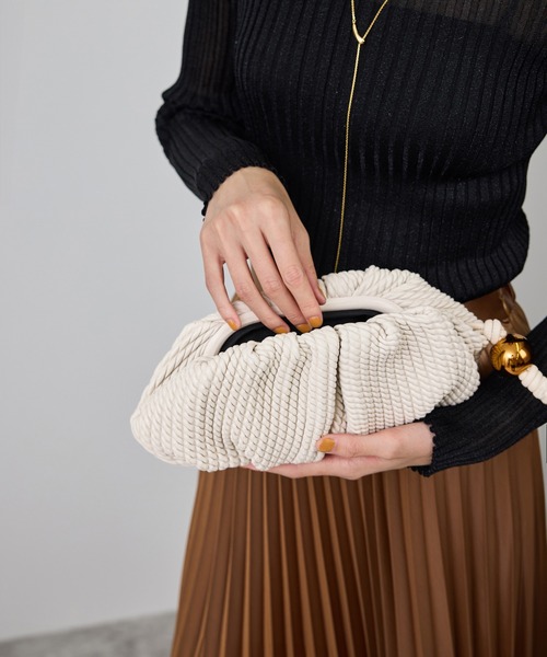 ROPE'（ロペ）の「ラムレザーロープ柄クラッチバッグ/ミニ（クラッチバッグ・レディース・オフホワイト/ブラック・FREE）」の3枚目の写真