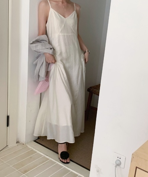 FAVORITO（ファヴォリート）の「キャミワンピース（ワンピース・レディース・イエロー/ベージュ/ブラック・L/M）」の14枚目の写真