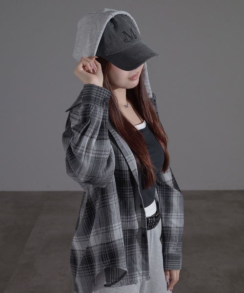 apres jour mignon(アプレジュールミニョン)の「フード付きチェックシャツ(シャツ/ブラウス・レディース・ネイビー/ブラウン系その他/ブラック・X-LARGE/フリー)」の1枚目の写真