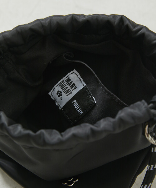 PUBLUX（パブリュクス）の「MARY QUANT × PUBLUX/マリークワント フラワースタッズ ナイロン 巾着バッグ　限定展開（ショルダーバッグ・レディース・ブラック/オリーブ/ベージュ・ONE SIZE）」の15枚目の写真