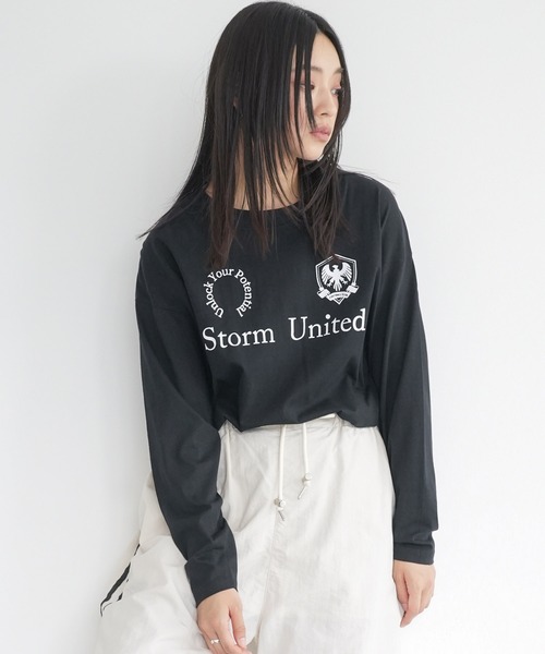 mili an deni(ミリアンデニ)の「スポーティロゴロンT(Tシャツ/カットソー・レディース・ブラック/チャコールグレー/オフホワイト・M/L)」の2枚目の写真