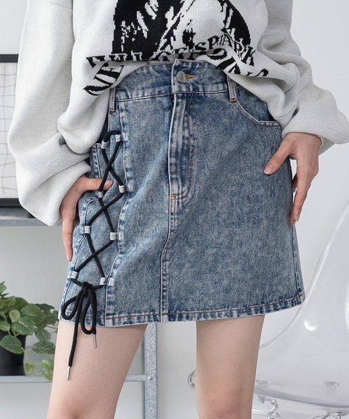 WEGO（ウィゴー）の「WEGO/レースアップハートポケットデニムスカパン（デニムスカート・レディース・ブラック系3/コバルトブルー・FREE）」の2枚目の写真