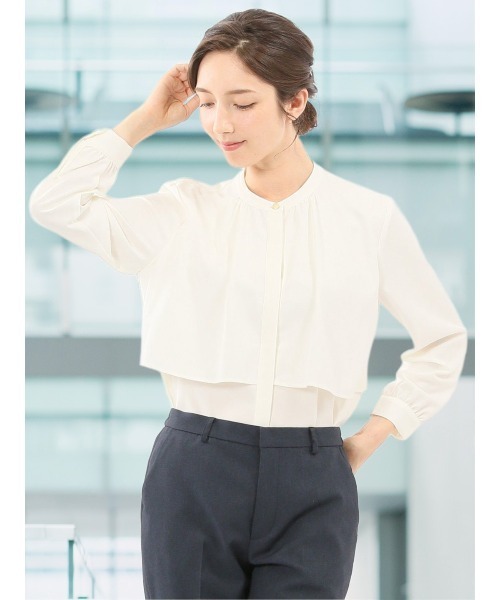 m.f.editorial（エムエフエディトリアル）の「【ストレッチ イージーケア UVカット】m.f.エディトリアル レディース レイヤード風 比翼 長袖ブラウス（シャツ/ブラウス・レディース・グレー系その他2/ライトグレー/ワインレッド/アイボリー・LARGE/MEDIUM）」の2枚目の写真