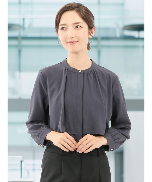 m.f.editorial（エムエフエディトリアル）の「【ストレッチ イージーケア UVカット】m.f.エディトリアル レディース レイヤード風 比翼 長袖ブラウス（シャツ/ブラウス・レディース・グレー系その他2/ライトグレー/ワインレッド/アイボリー・LARGE/MEDIUM）」の3枚目の写真