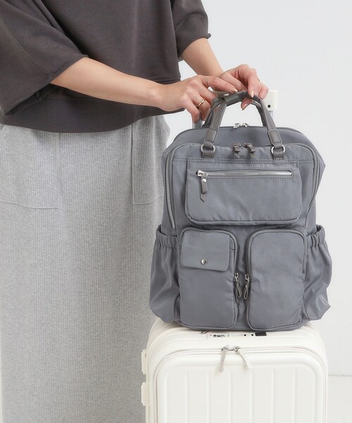 SHOO・LA・RUE(シューラルー)の「【撥水】立体ポケットリュック(バックパック/リュック・レディース・ダークグレー/ダークブラウン/ブラック・00)」の3枚目の写真