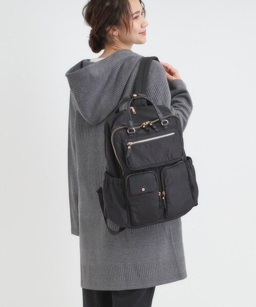 SHOO・LA・RUE(シューラルー)の「【撥水】立体ポケットリュック(バックパック/リュック・レディース・ダークグレー/ダークブラウン/ブラック・00)」の2枚目の写真