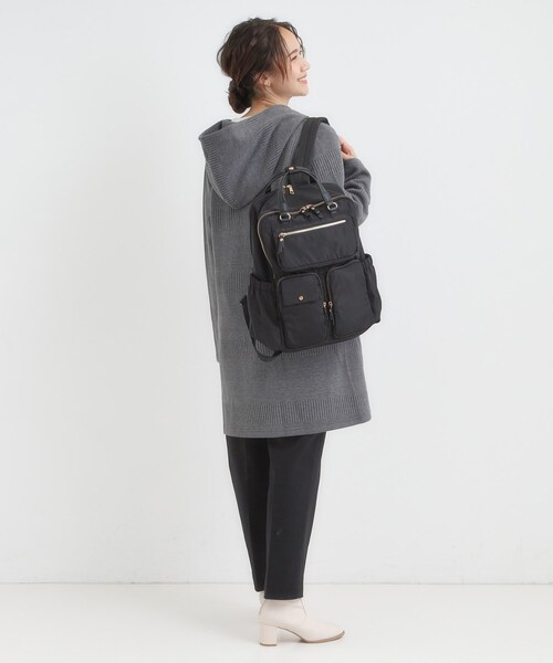 SHOO・LA・RUE(シューラルー)の「【撥水】立体ポケットリュック(バックパック/リュック・レディース・ダークグレー/ダークブラウン/ブラック・00)」の7枚目の写真