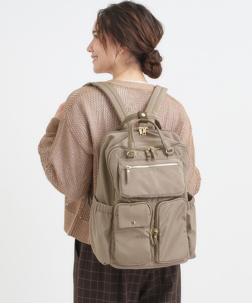 SHOO・LA・RUE(シューラルー)の「【撥水】立体ポケットリュック(バックパック/リュック・レディース・ダークグレー/ダークブラウン/ブラック・00)」の8枚目の写真