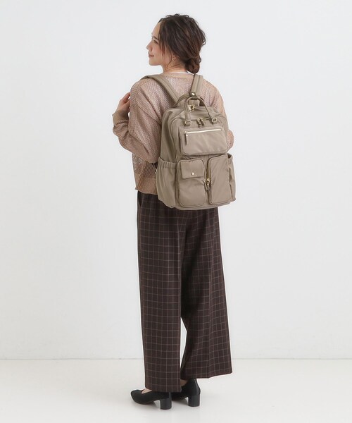 SHOO・LA・RUE(シューラルー)の「【撥水】立体ポケットリュック(バックパック/リュック・レディース・ダークグレー/ダークブラウン/ブラック・00)」の9枚目の写真