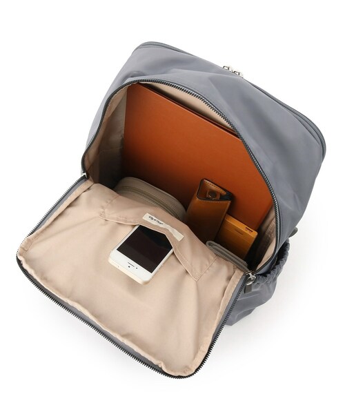 SHOO・LA・RUE(シューラルー)の「【撥水】立体ポケットリュック(バックパック/リュック・レディース・ダークグレー/ダークブラウン/ブラック・00)」の20枚目の写真