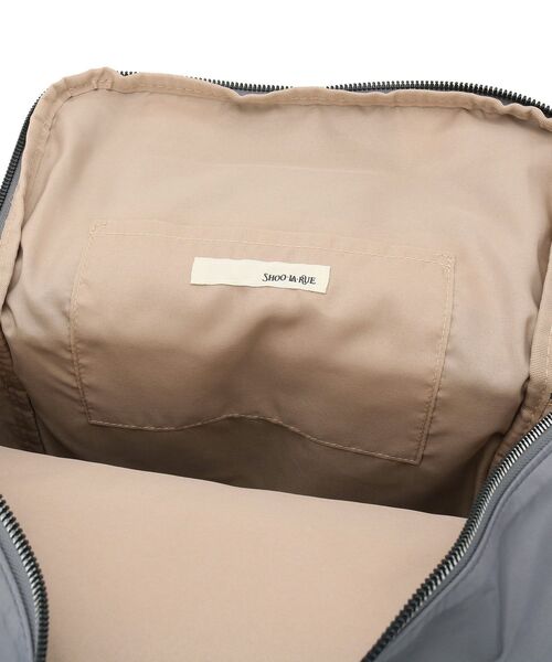 SHOO・LA・RUE(シューラルー)の「【撥水】立体ポケットリュック(バックパック/リュック・レディース・ダークグレー/ダークブラウン/ブラック・00)」の21枚目の写真