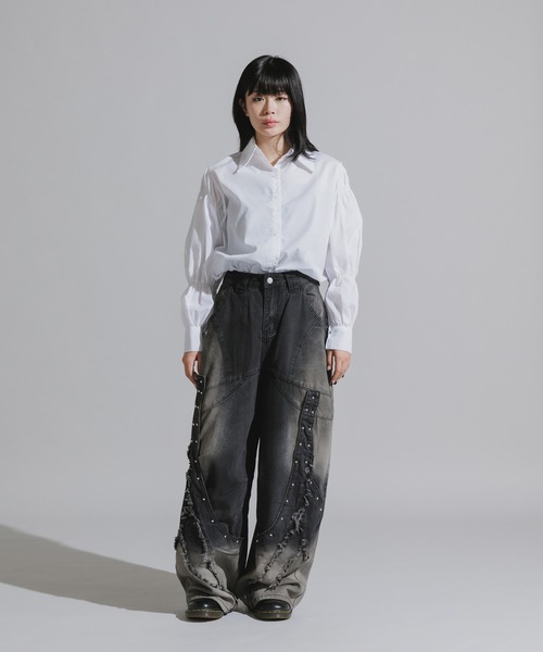 Chick(チック)の「Panel design Studded Baggy Pants / 切り替えデザイン スタッズ付きバギーパンツ(デニムパンツ・レディース・ブラック/ブルー・FREE)」の5枚目の写真