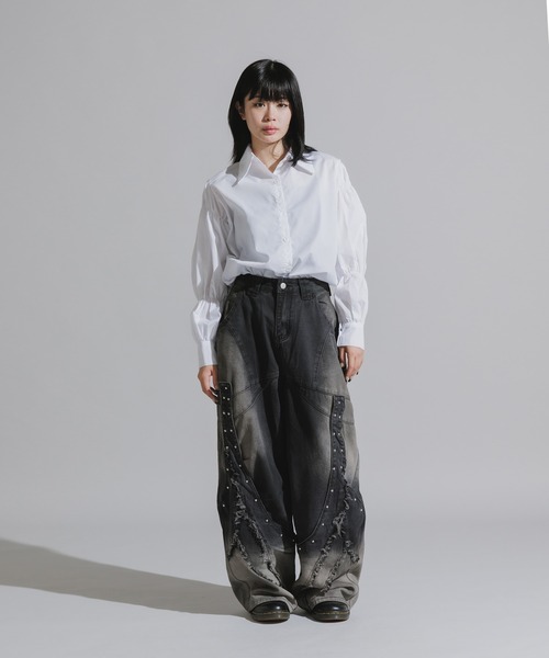 Chick(チック)の「Panel design Studded Baggy Pants / 切り替えデザイン スタッズ付きバギーパンツ(デニムパンツ・レディース・ブラック/ブルー・FREE)」の6枚目の写真