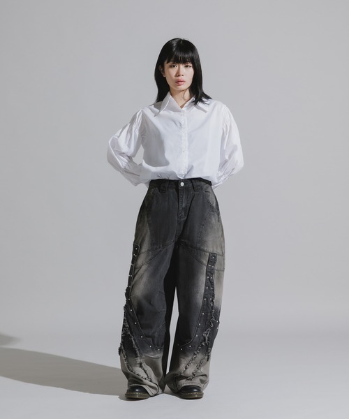 Chick(チック)の「Panel design Studded Baggy Pants / 切り替えデザイン スタッズ付きバギーパンツ(デニムパンツ・レディース・ブラック/ブルー・FREE)」の7枚目の写真
