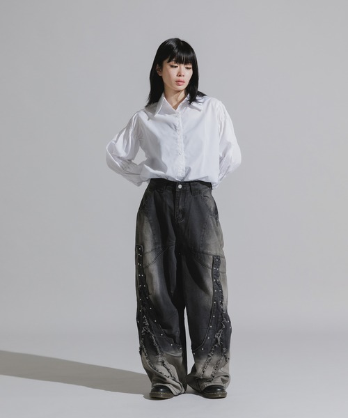 Chick(チック)の「Panel design Studded Baggy Pants / 切り替えデザイン スタッズ付きバギーパンツ(デニムパンツ・レディース・ブラック/ブルー・FREE)」の8枚目の写真