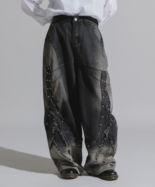 Chick(チック)の「Panel design Studded Baggy Pants / 切り替えデザイン スタッズ付きバギーパンツ(デニムパンツ・レディース・ブラック/ブルー・FREE)」の3枚目の写真