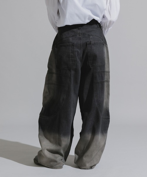 Chick(チック)の「Panel design Studded Baggy Pants / 切り替えデザイン スタッズ付きバギーパンツ(デニムパンツ・レディース・ブラック/ブルー・FREE)」の4枚目の写真