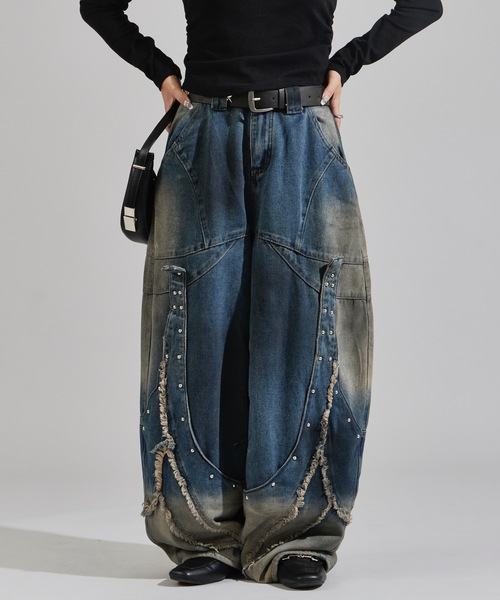 Chick(チック)の「Panel design Studded Baggy Pants / 切り替えデザイン スタッズ付きバギーパンツ(デニムパンツ・レディース・ブラック/ブルー・FREE)」の15枚目の写真