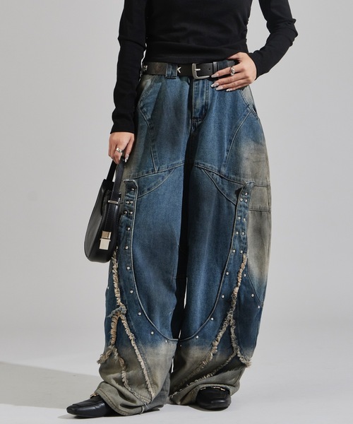 Chick(チック)の「Panel design Studded Baggy Pants / 切り替えデザイン スタッズ付きバギーパンツ(デニムパンツ・レディース・ブラック/ブルー・FREE)」の16枚目の写真