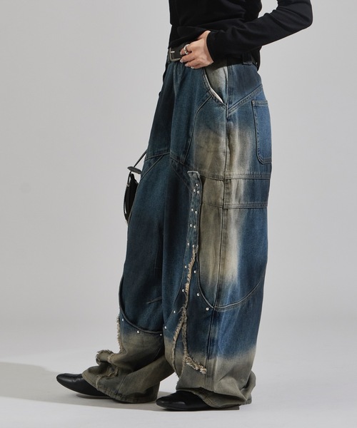 Chick(チック)の「Panel design Studded Baggy Pants / 切り替えデザイン スタッズ付きバギーパンツ(デニムパンツ・レディース・ブラック/ブルー・FREE)」の17枚目の写真