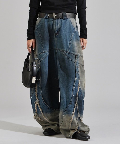 Chick(チック)の「Panel design Studded Baggy Pants / 切り替えデザイン スタッズ付きバギーパンツ(デニムパンツ・レディース・ブラック/ブルー・FREE)」の9枚目の写真
