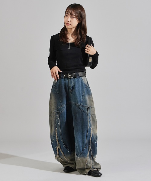 Chick(チック)の「Panel design Studded Baggy Pants / 切り替えデザイン スタッズ付きバギーパンツ(デニムパンツ・レディース・ブラック/ブルー・FREE)」の10枚目の写真