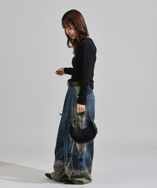 Chick(チック)の「Panel design Studded Baggy Pants / 切り替えデザイン スタッズ付きバギーパンツ(デニムパンツ・レディース・ブラック/ブルー・FREE)」の11枚目の写真