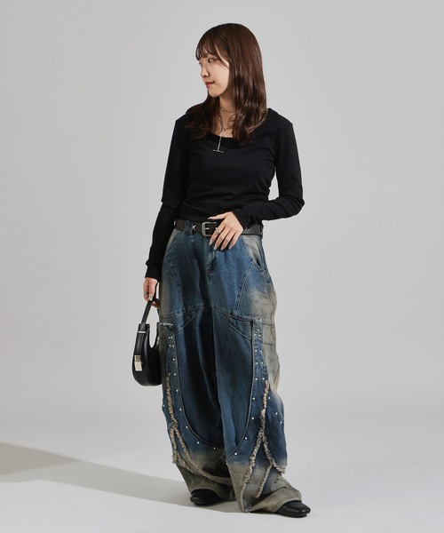Chick(チック)の「Panel design Studded Baggy Pants / 切り替えデザイン スタッズ付きバギーパンツ(デニムパンツ・レディース・ブラック/ブルー・FREE)」の12枚目の写真
