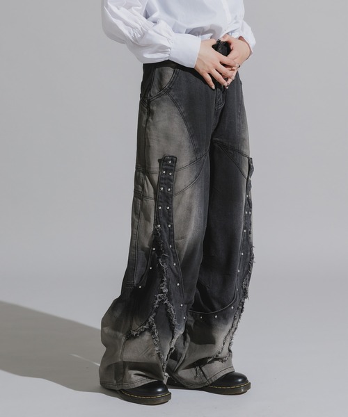 Chick(チック)の「Panel design Studded Baggy Pants / 切り替えデザイン スタッズ付きバギーパンツ(デニムパンツ・レディース・ブラック/ブルー・FREE)」の14枚目の写真