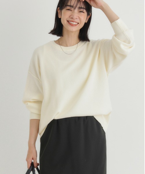 Right-on(ライトオン)の「【HONEYSUCKLE ROSE】スウェットライク セーター (オーバーサイズ / 軽量 / 通気性 / 体型カバー / 洗える / レイヤード / オールシーズン)(ニット/セーター・レディース・グレー/ブルー/ブラック/レッド/キナリ・S/M/L/XL)」の2枚目の写真