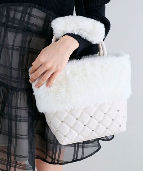 MAJESTIC LEGON（マジェスティックレゴン）の「キルティングビジューファーバッグ（ショルダーバッグ・レディース・アイボリー/ピンク/ライトグレー・FREE）」の7枚目の写真