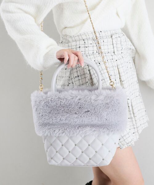 MAJESTIC LEGON（マジェスティックレゴン）の「キルティングビジューファーバッグ（ショルダーバッグ・レディース・アイボリー/ピンク/ライトグレー・FREE）」の11枚目の写真