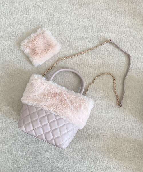 MAJESTIC LEGON（マジェスティックレゴン）の「キルティングビジューファーバッグ（ショルダーバッグ・レディース・アイボリー/ピンク/ライトグレー・FREE）」の12枚目の写真